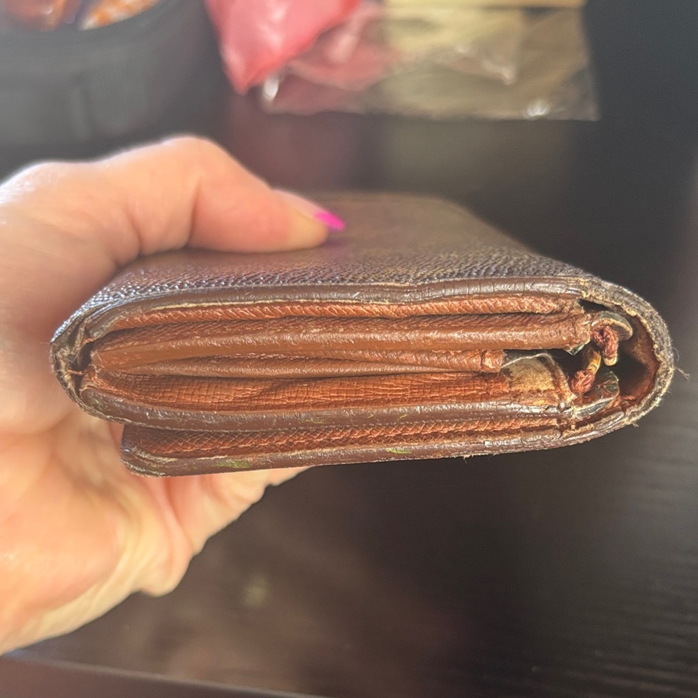 Louis Vuitton Brown and Gold Monogram Clutch - Picture 4 of 14
